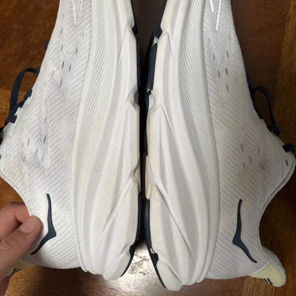 Hoka Clifton 9 women’s size 10 - Picture 6 of 8